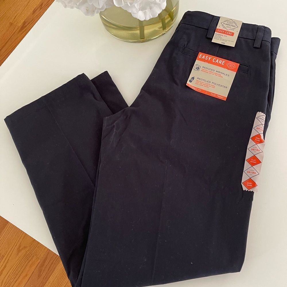 NWT. Men ST John’S Bay Classic Fit 36x 30